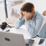 Text Neck Sindrom: Sakit Leher & Punggung Akibat Terlalu Lama di Depan Layar